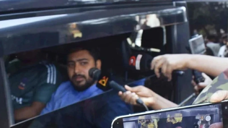 শপথ নিতে সংসদ ভবনে নাহিদ, আখতার ও হাসনাত