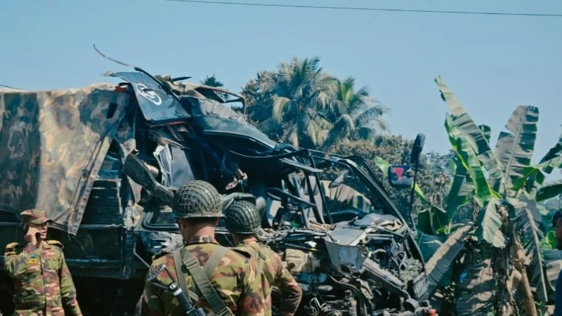 ফুলপুরে সেনাবাহিনীর গাড়ি–বাসের মুখোমুখি সংঘর্ষ, নিহত ২
