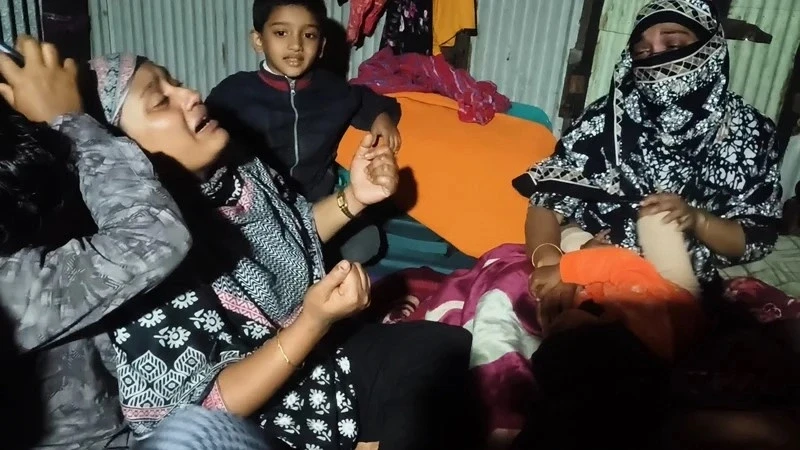 বিদ্যুৎ বিলের ৫ টাকা কম দেওয়া নিয়ে বিবাদে ছোট ভাইকে পিটিয়ে হত্যা