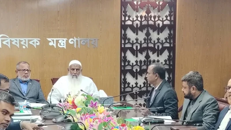 হজ কার্যক্রমে কঠোর অবস্থান, অনিয়মে ছাড় নেই: ধর্মমন্ত্রী