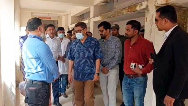 হাসপাতাল পরিদর্শনে স্বাস্থ্যমন্ত্রী, অনুপস্থিতদের বিরুদ্ধে ব্যবস্থা