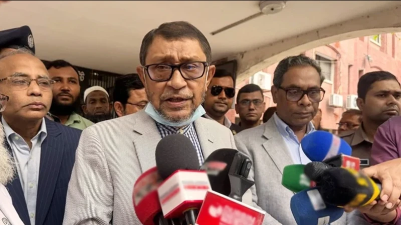 জাতীয় মানসিক হাসপাতালে গিয়ে নোংরা পরিবেশ-অব্যবস্থাপনা দেখলেন স্বাস্থ্যমন্ত্রী