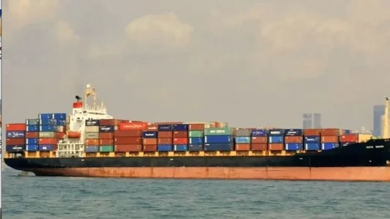 আড়াই লাখ টন এলএনজিসহ চট্টগ্রাম বন্দরে ১৫ জাহাজ