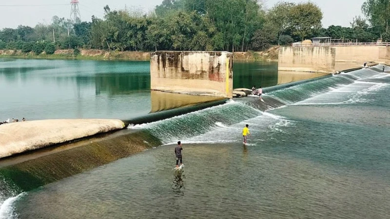 ৩ বছর ধরে রাবার ড্যাম বিকল, বিপাকে ৮০ গ্রামের কৃষক