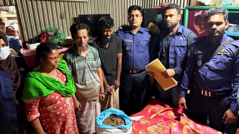 মুরাদনগরের বাঙ্গরা বাজারে পুলিশের অভিযান: ২ কেজি গাঁজাসহ আটক ৩