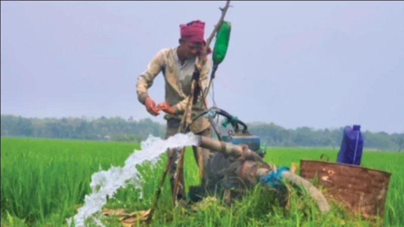 ডিজেলের কৃত্রিম সংকট, খরচ বাড়ছে কৃষকের