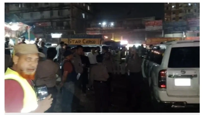 মধ্যরাতে টঙ্গীর হাজীর মাজার বস্তিতে যৌথ বাহিনীর সাঁড়াশি অভিযান, আটক ১৫