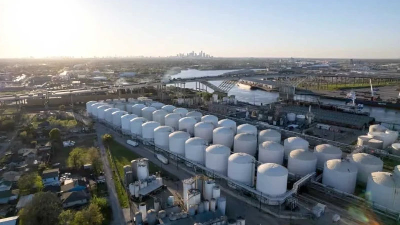 তেলের দাম ব্যারেলপ্রতি ১০৫ ডলার ছাড়াল, যুদ্ধের প্রভাবে বাজারে অস্থিরতা