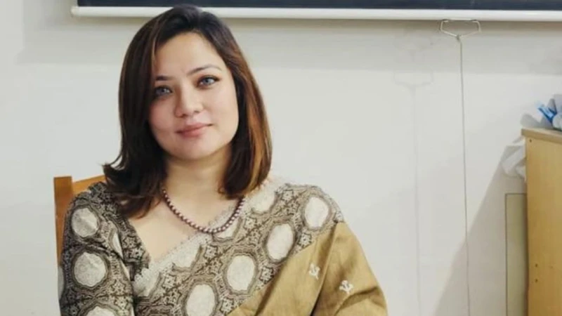 পদত্যাগ করলেন ঢাবি শিক্ষক শেহরীন মোনামি