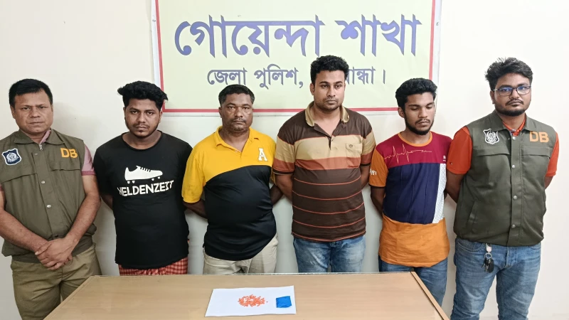 রাতভর ডিবির মাদকবিরোধী অভিযান, ৪ মাদক কারবারি গ্রেফতার