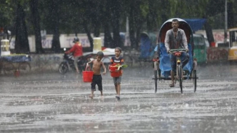 দুপুরের মধ্যে রাজধানীতে বজ্রবৃষ্টির আভাস