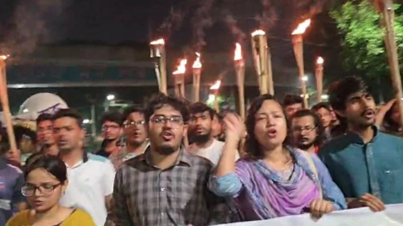 রামিসা হত্যার প্রতিবাদে রাজধানীতে ছাত্রশক্তির মশাল মিছিল