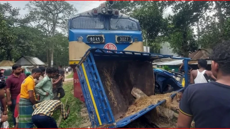 ব্রাহ্মণবাড়িয়ায় জয়ন্তিকা এক্সপ্রেসের সঙ্গে গরুবাহী পিকআপের সংঘর্ষ, সাময়িক বন্ধ রেল চলাচল
