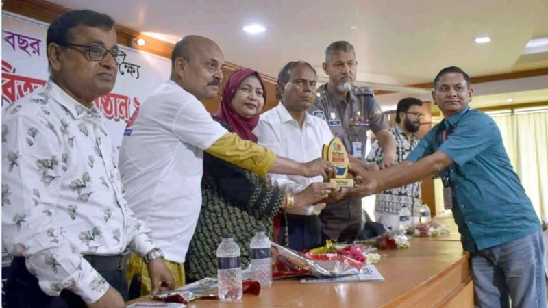 আখিরা পত্রিকার বর্ষপূর্তিতে সেরা সংবাদদাতা সম্মাননা পেলেন আরিফ উদ্দীন