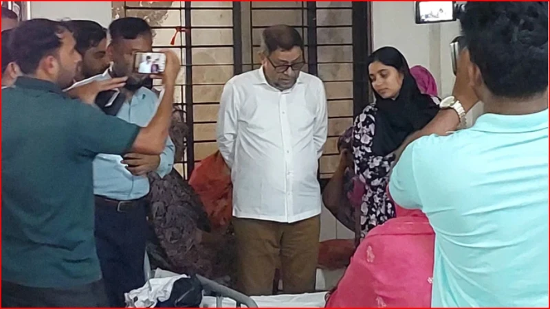 নোয়াখালী জেনারেল হাসপাতালে স্বাস্থ্যমন্ত্রীর আকস্মিক পরিদর্শন, উপ-পরিচালক প্রত্যাহারের নির্দেশ