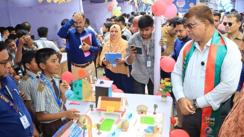নরসিংদী রেসিডেন্সিয়াল হাই স্কুলে বিজ্ঞান মেলা অনুষ্ঠিত