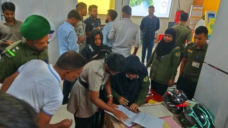 কক্সবাজার বিমানবন্দরে ৮,৯২৬ পিস ইয়াবাসহ নারী যাত্রী আটক