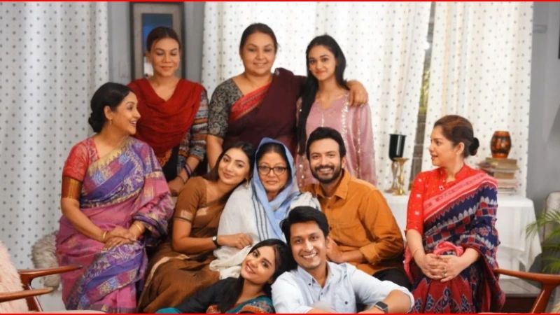 বড় মেয়ের আত্মত্যাগের গল্পে দর্শক মুগ্ধ, ‘ঝরা বকুল’-এর ভিউ এক কোটির ঘরে