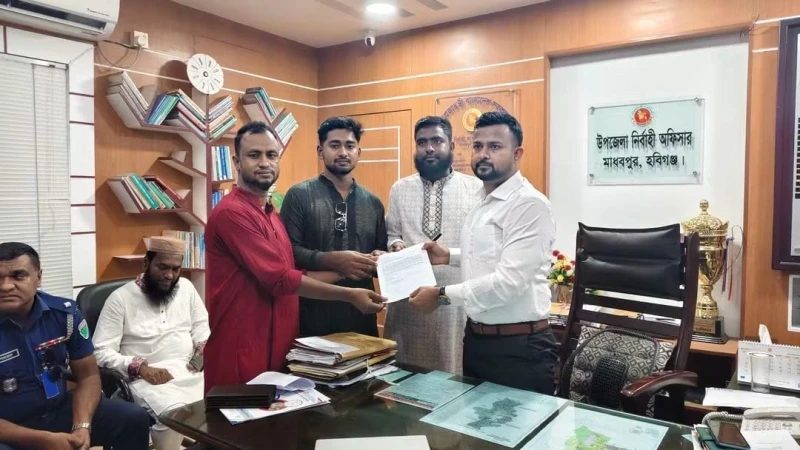 মাধবপুরে শহীদ শামীম মিয়ার নামে সড়কের নামকরণের দাবিতে ইউএনও’র কাছে স্মারকলিপি