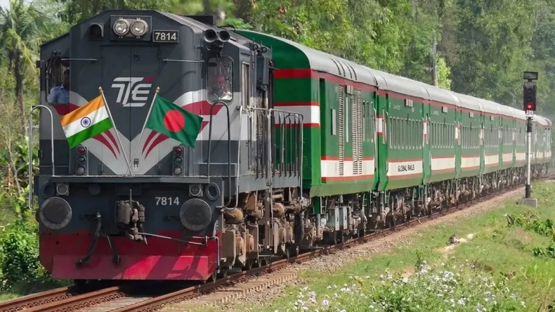 শেখ হাসিনার পতনের পর প্রথমবার ভারত থেকে আসছে ট্রেনের বগি