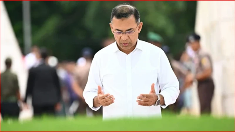 দেশে ফিরে বাবা-মায়ের কবর জিয়ারত করলেন প্রধানমন্ত্রী তারেক রহমান
