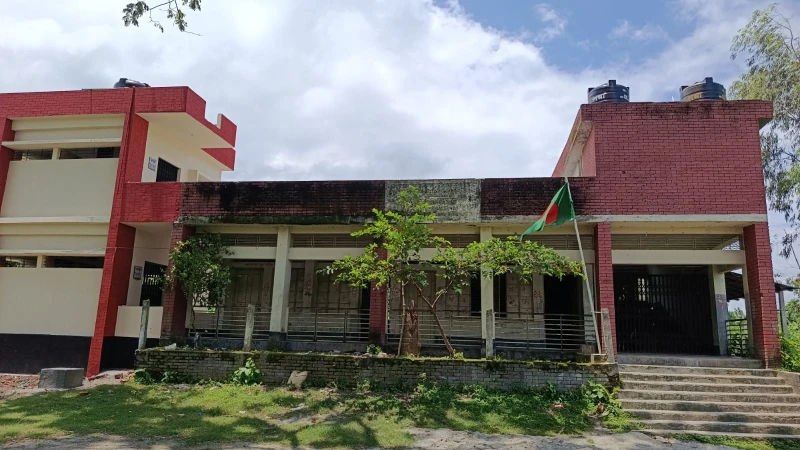 এক শিক্ষকেই চলছে সরকারি প্রাথমিক বিদ্যালয়, ব্যাহত পাঠদান