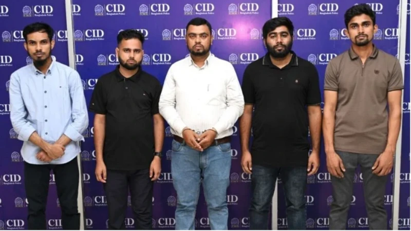 সৌদিতে চাকরির প্রলোভনে প্রতারণা, ৫১ পাসপোর্টসহ গ্রেপ্তার ৫