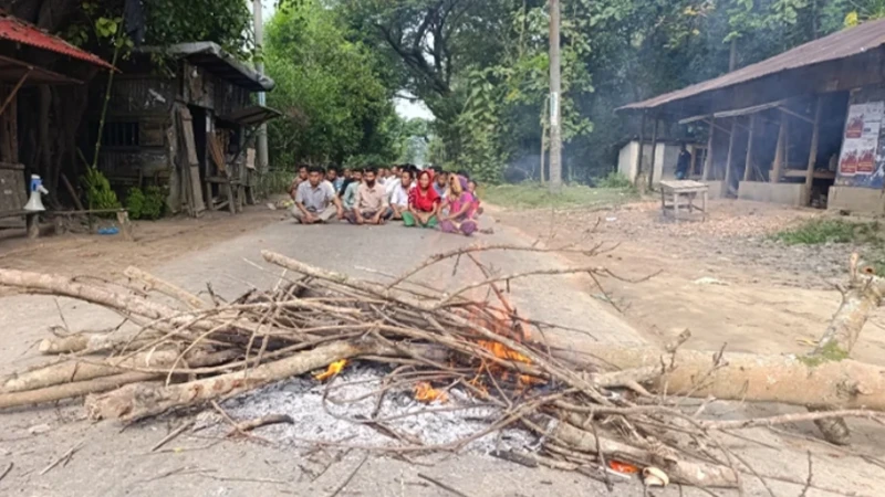 রাঙামাটি-খাগড়াছড়িতে অর্ধদিবস সড়ক-নৌপথ অবরোধ, কয়েকটি সড়কে যান চলাচল বন্ধ