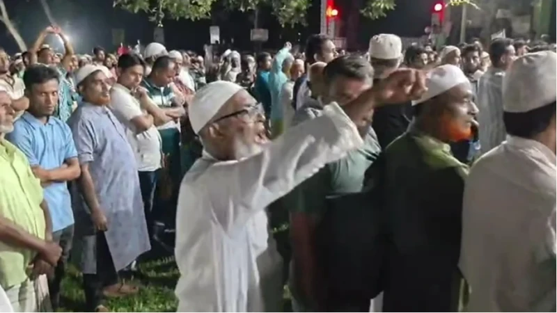 ছাত্রদল নেতা শাকিলের জানাজায় এমপিকে লক্ষ্য করে ‘ভুয়া ভুয়া’ স্লোগান, উত্তেজনা