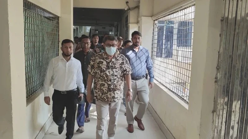 মুরাদনগরে স্বাস্থ্যমন্ত্রীর আকস্মিক পরির্দশন, ৫ চিকিৎসকের বিরুদ্ধে ব্যবস্থার নির্দেশ