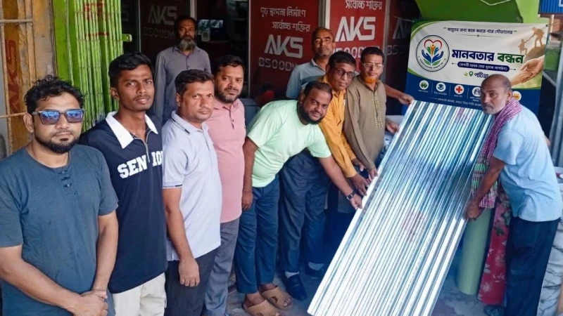পটিয়ায় অসহায় পরিবারের পাশে মানবতার বন্ধন, ঘর মেরামতে ঢেউটিন বিতরণ