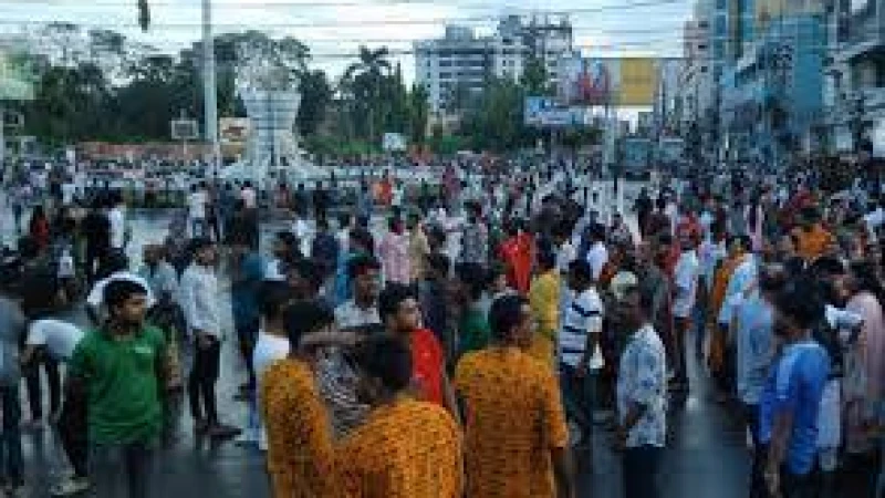 খুলনায় কোটা আন্দোলন: সহিংসতা ও গ্রেফতার