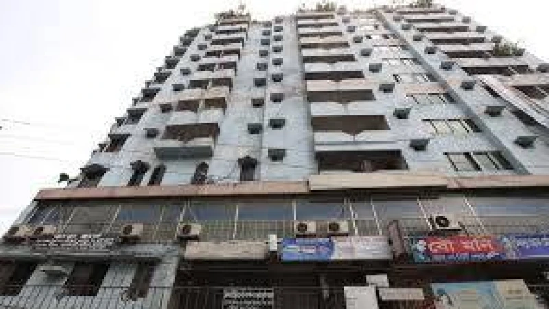 কল্যাণপুরের মিজান টাওয়ারে ফ্ল্যাটে বোমা সদৃশ বস্তুর সন্ধান : পুলিশের অভিযান