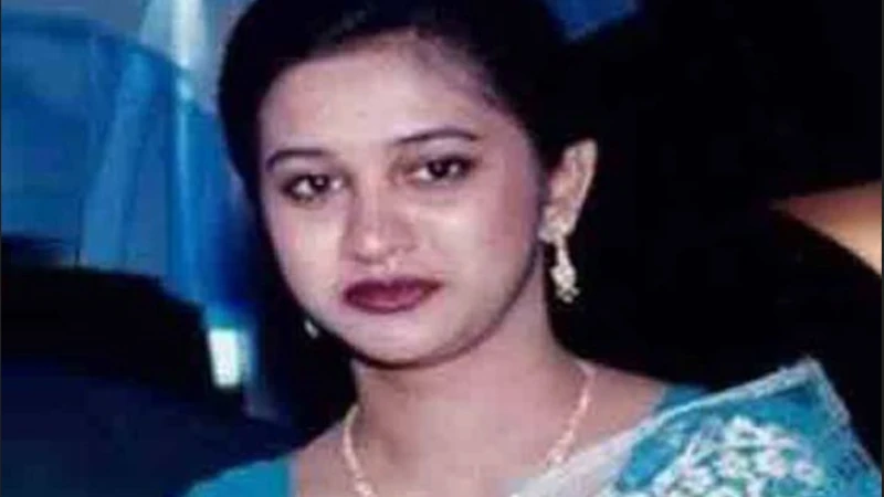 ঢাকা ছাড়লেন খালেদা জিয়ার পুত্রবধূ