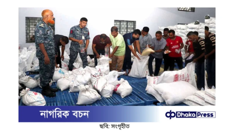 ফেনীর বন্যাকবলিতদের পাশে বাংলাদেশ নৌবাহিনী