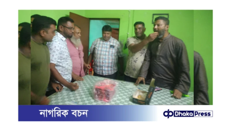 গাইবান্ধার সাবেক ছাত্রদল নেতা আতিক হাসান রনির জম্নদিন উপলক্ষে মিষ্টি বিতরন