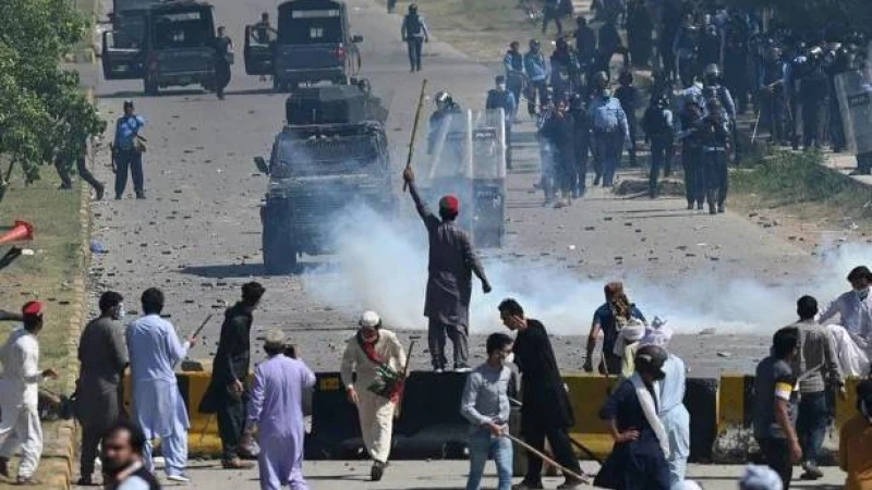 পাক প্রধানমন্ত্রীর বাসভবনে হামলা