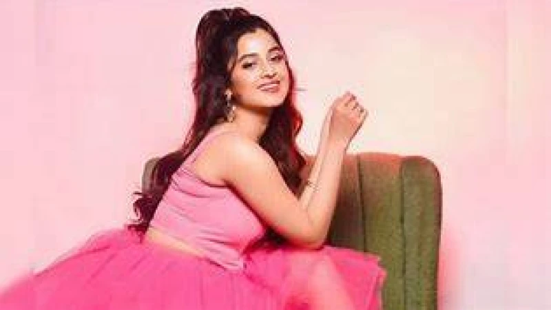 ফের বাংলাদেশি সিনেমায় কলকাতার দর্শনা বণিক