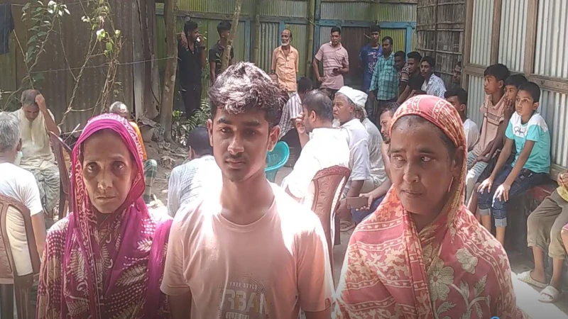 মুরাদনগরে হিন্দু পরিবার উপর হামলা নিরাপত্তা চেয়ে প্রশাসনের নিকট আকুতি