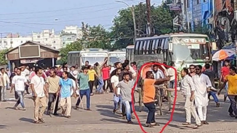 নারায়ণগঞ্জে বিএনপির দুই পক্ষের মধ্যে বাসের নিয়ন্ত্রণ নিয়ে সংঘর্ষ, ১০ আহত