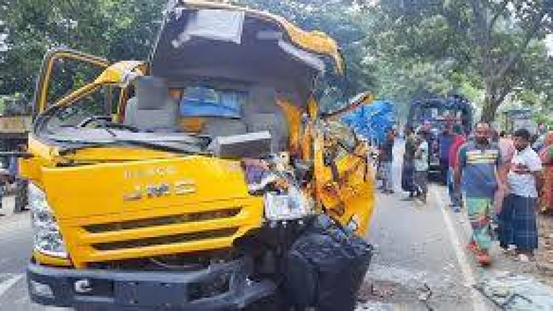 ঝিনাইদহে ভয়াবহ সড়ক দুর্ঘটনা: দুই কলা ব্যবসায়ীর মৃত্যু