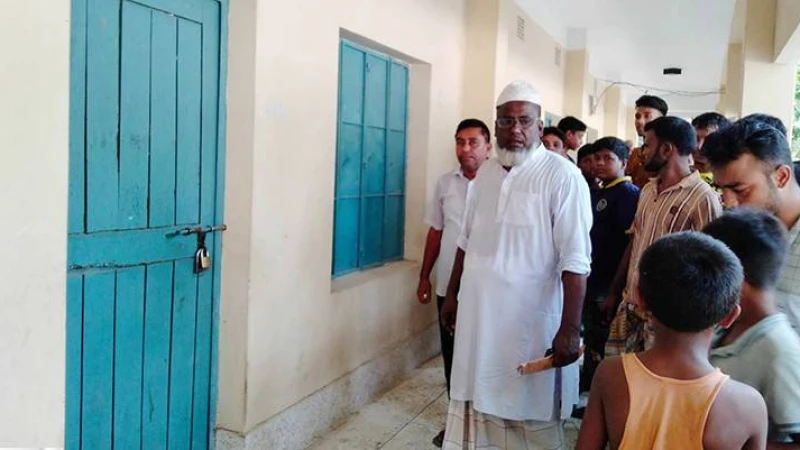 স্বাক্ষর জাল ক‌রে কর্মচারী নি‌য়োগের চেষ্টায় প্রধান শিক্ষ‌কের ক‌ক্ষে তালা