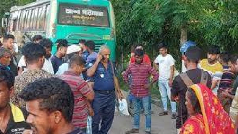 গোপালগঞ্জে বাসের ধাক্কায় যুবক নিহত, আরেকজন আহত