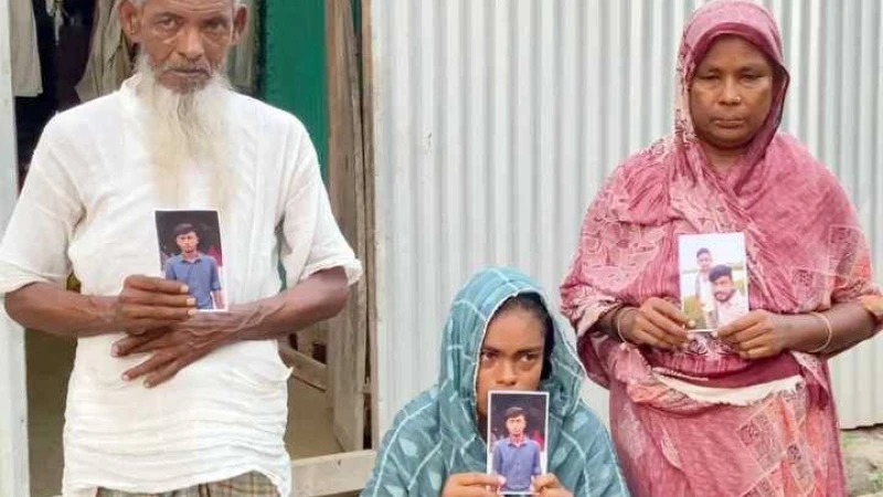 অচল শরীরে ভাইকে এখনো খোঁজে  বেড়ায় প্রতিবন্ধি পাখি ও বৃদ্ধ মা-বাবা