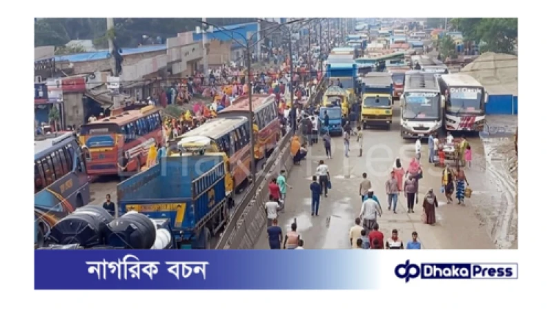 আশুলিয়ায় সার্ভিস বেনিফিট ও ক্ষতিপূরণের দাবিতে টানা ৫৪ ঘণ্টা অবরোধের পর সড়ক ছেড়ে গেল শ্রমিকরা