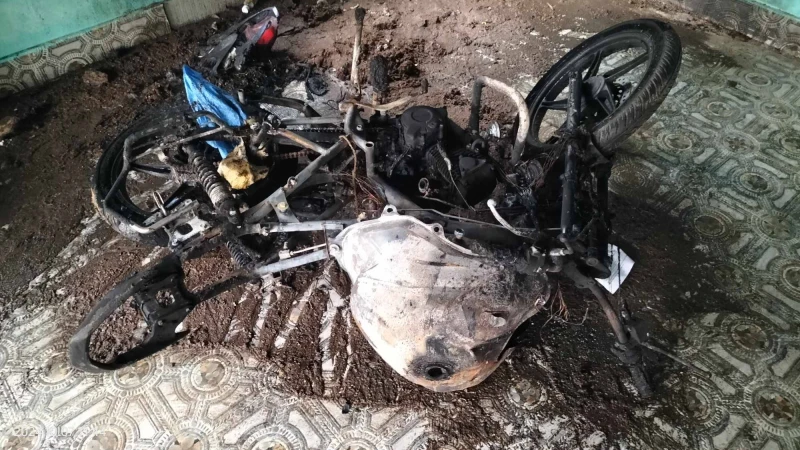 সাংবাদিকের বাসায় মোটরসাইকেল পুড়িয়ে দিয়েছে দুর্বৃত্ত