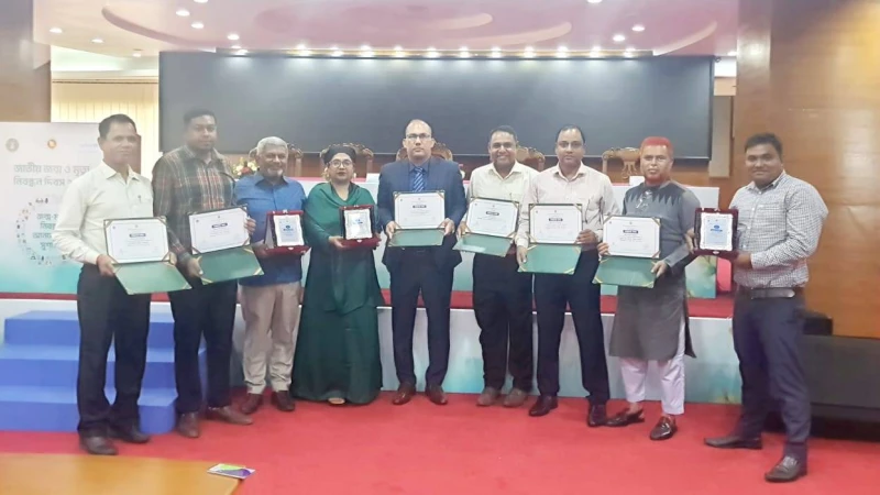 জাতীয় পর্যায়ে টানা তৃতীয়বারের মত দেশ সেরা ডিডিএলজি হিসেবে সম্মাননা পেলেন  সিরাজগঞ্জের ভারপ্রাপ্ত জেলা প্রশাসক মোহাম্মদ তোফাজ্জল হোসেন 