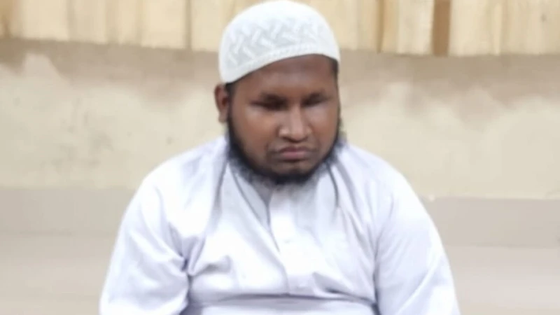 দৃষ্টিশক্তি হারিয়েও কোরআনের আলো ছড়াচ্ছেন ইয়াহইয়া