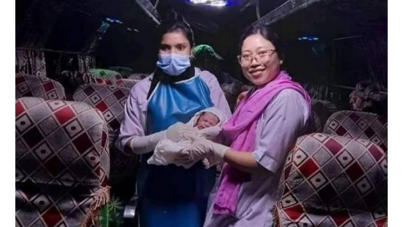 উখিয়ার বালুখালী ফ্রেন্ডশিপ হাসপাতালের সামনে বাসেই সন্তান প্রসব! 