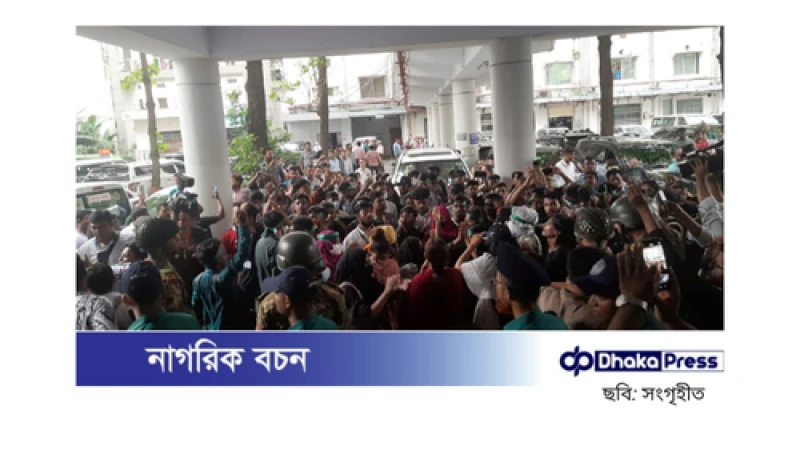 শিক্ষার্থীদের আন্দোলন: ফলাফল সংশোধনের দাবিতে সচিবালয়ে প্রবেশ